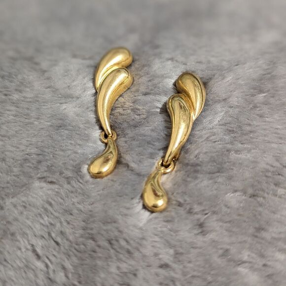 Vintage AVON Goldtone Pierced Dangle Drop Earrings - Picture 9 of 9